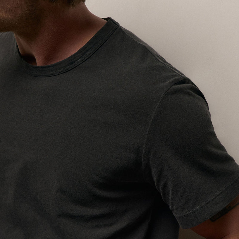 Short Sleeve Crew Neck in Carbon Pigment | James Perse Los Angeles