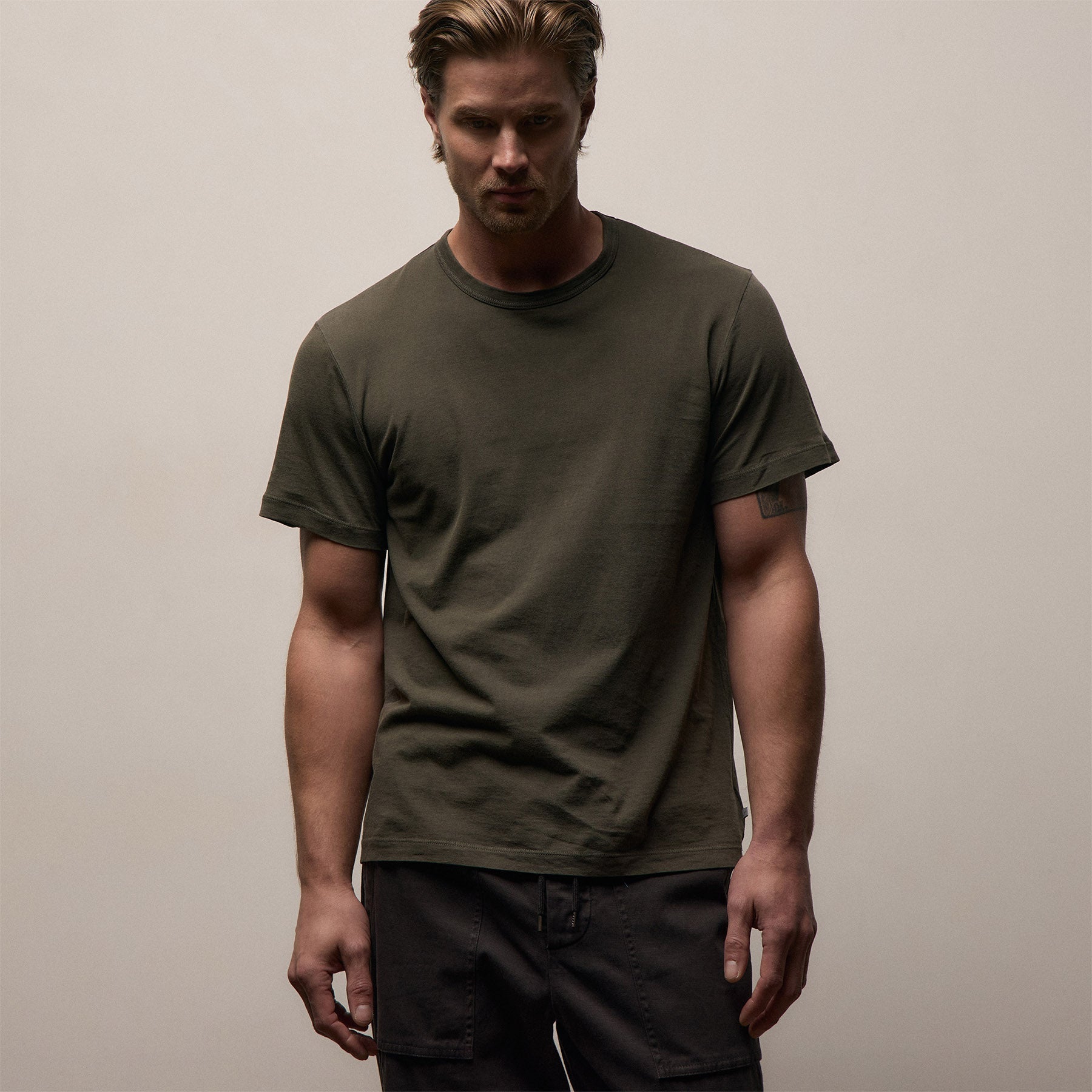 Short Sleeve Crew Neck in Platoon Pigment | James Perse Los Angeles