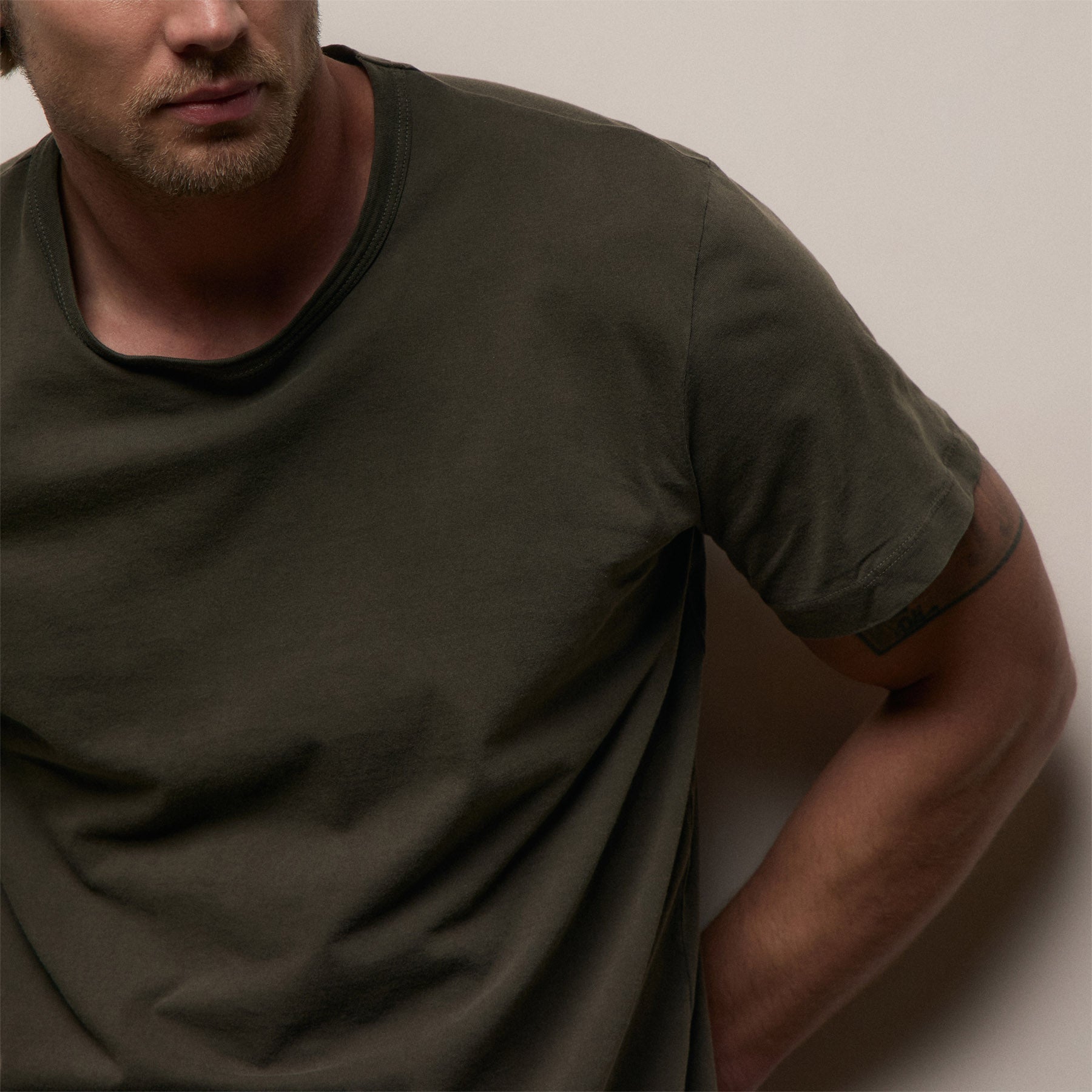Short Sleeve Crew Neck in Platoon Pigment | James Perse Los Angeles
