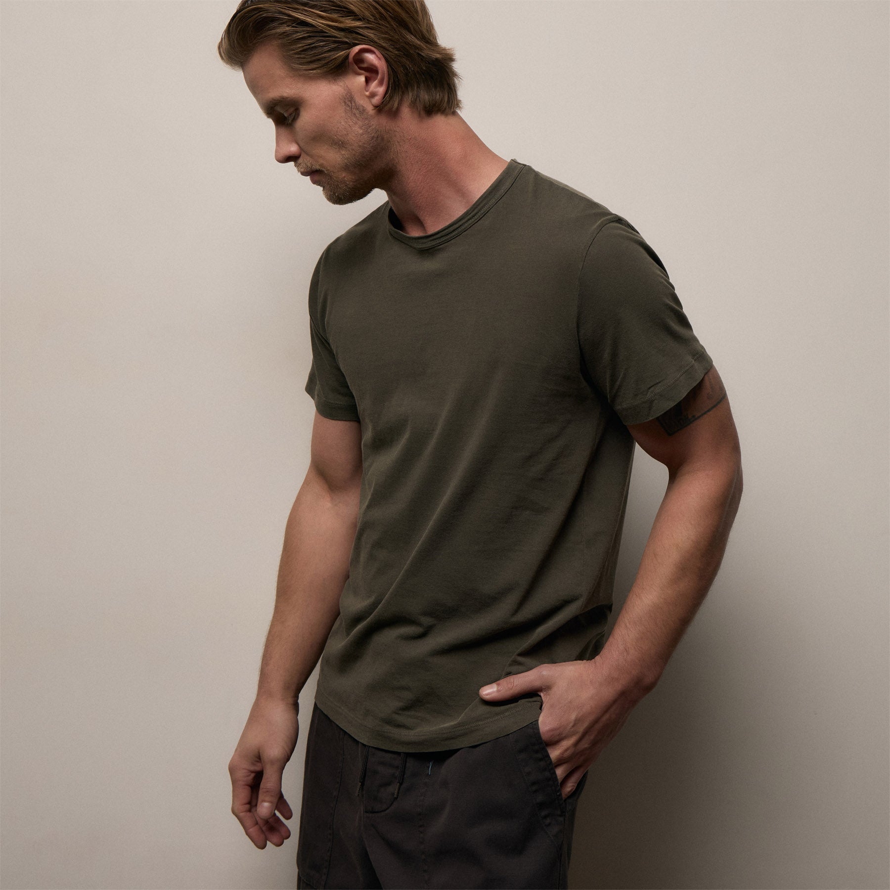 Short Sleeve Crew Neck in Platoon Pigment | James Perse Los Angeles