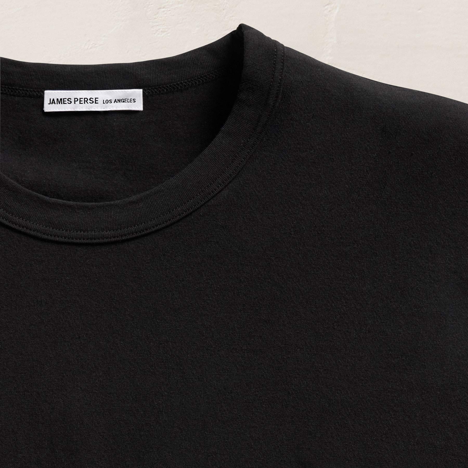 Shirttail Hem Crew - Black | James Perse Los Angeles