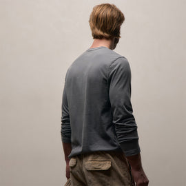 Long Sleeve Crew Neck in Cavalry Pigment | James Perse Los Angeles