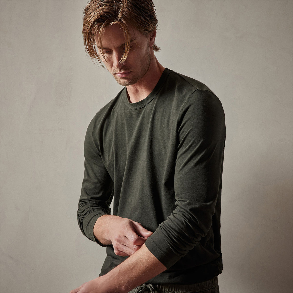 Long Sleeve Crew Neck in Dark Olive Pigment | James Perse Los Angeles