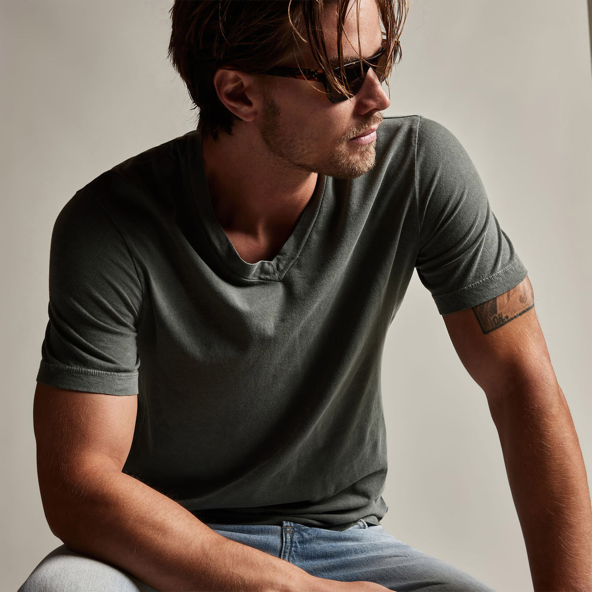 Short Sleeve V Neck in Alligator Pigment | James Perse Los Angeles