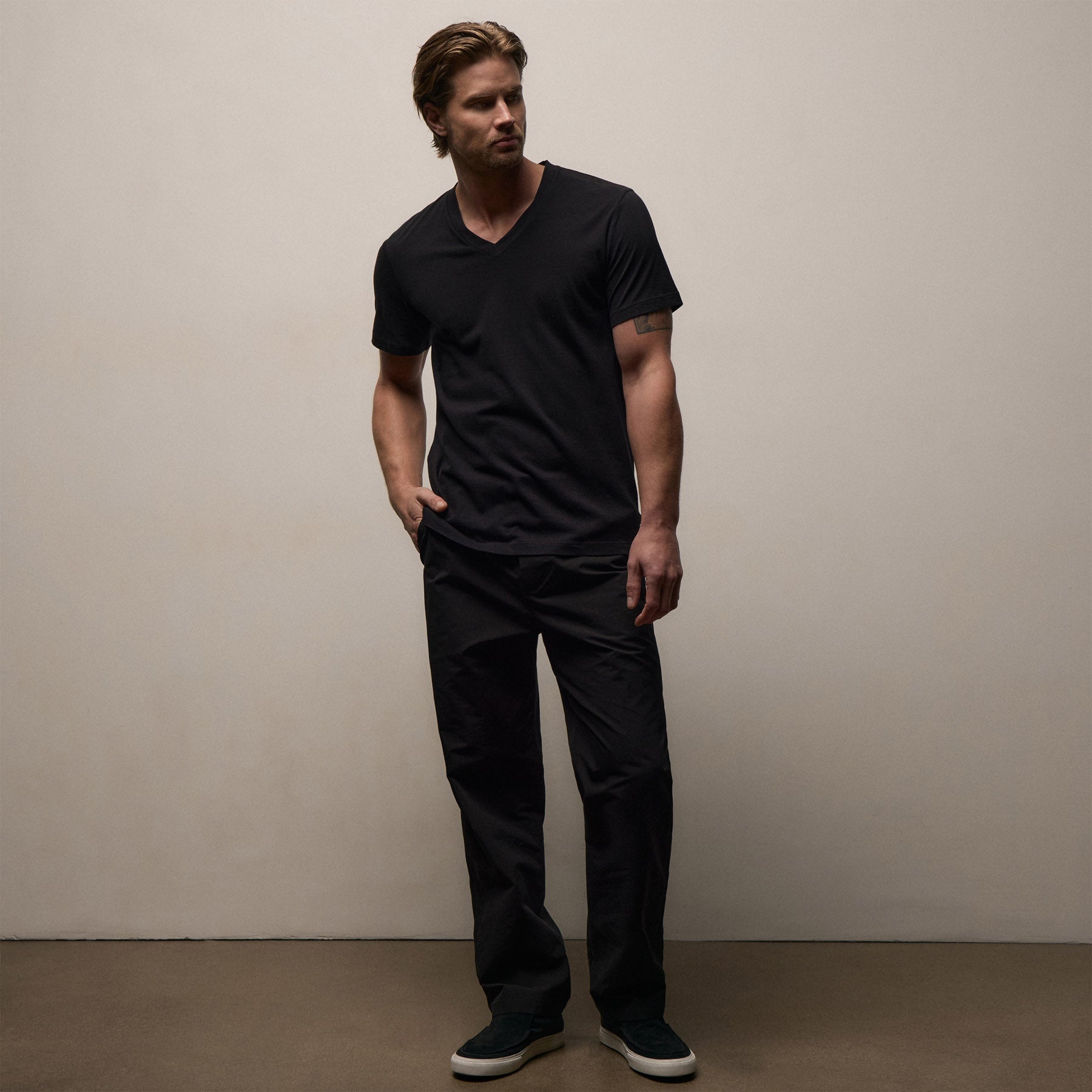 Short Sleeve V Neck - Black | James Perse Los Angeles