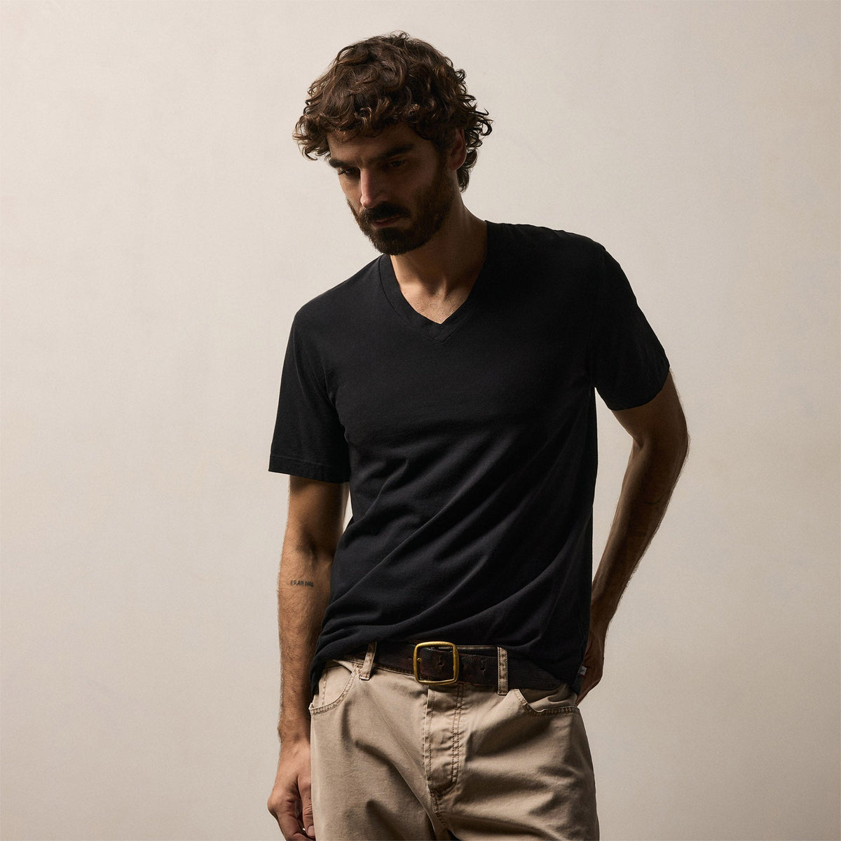 Short Sleeve V Neck in Black | James Perse Los Angeles