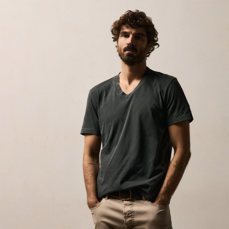 Short Sleeve V Neck in Carbon Pigment | James Perse Los Angeles