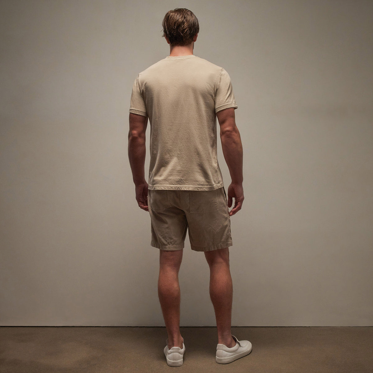 Short Sleeve V Neck in Sand Dune Pigment | James Perse Los Angeles