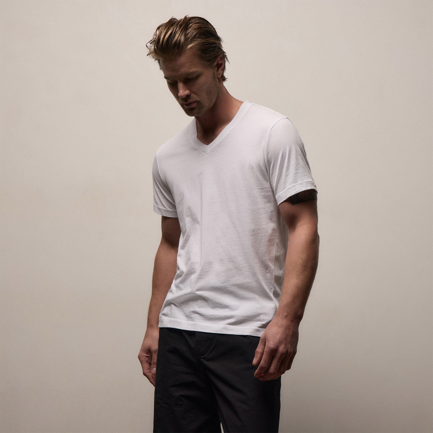 Short Sleeve V Neck in White | James Perse Los Angeles