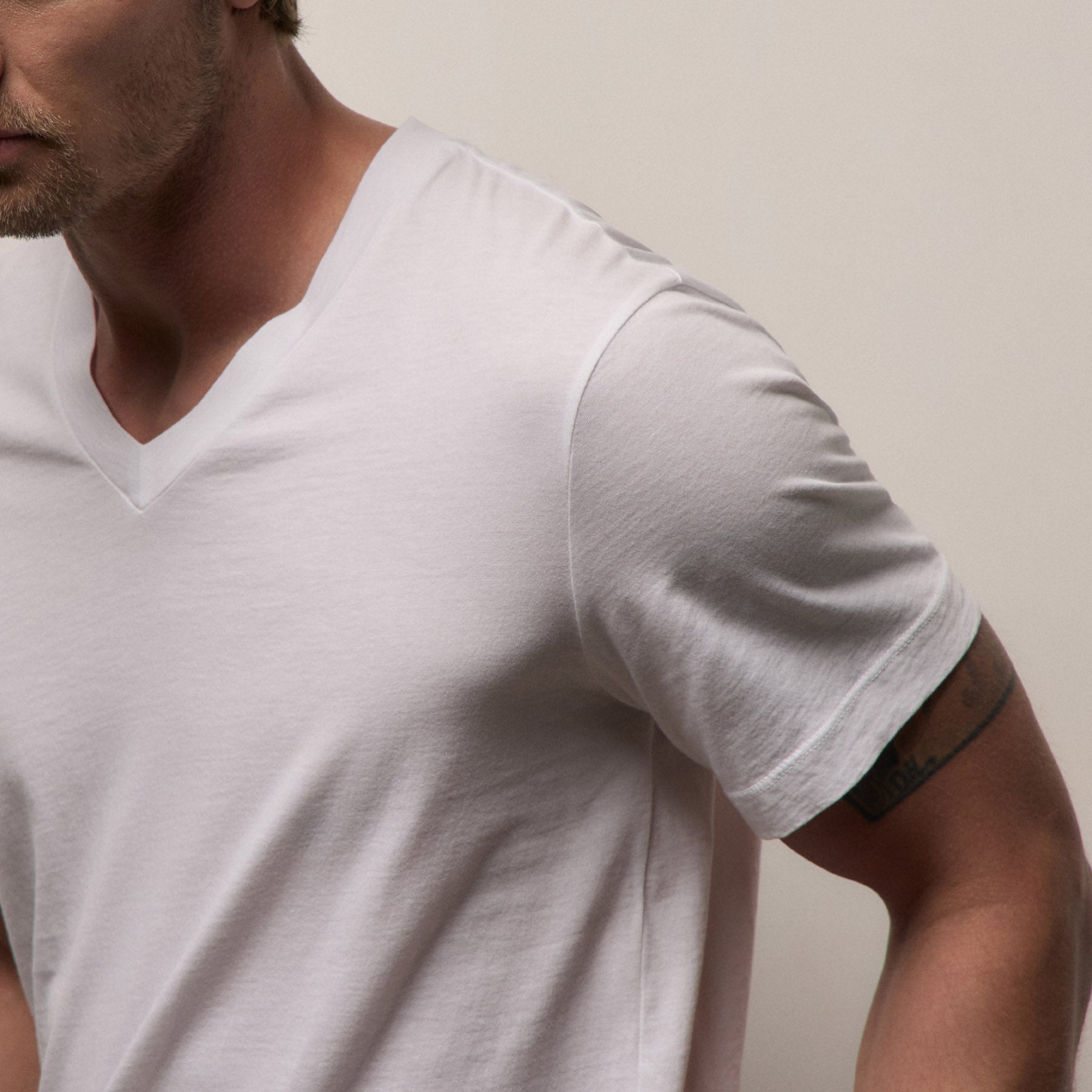 Short Sleeve V Neck in White | James Perse Los Angeles