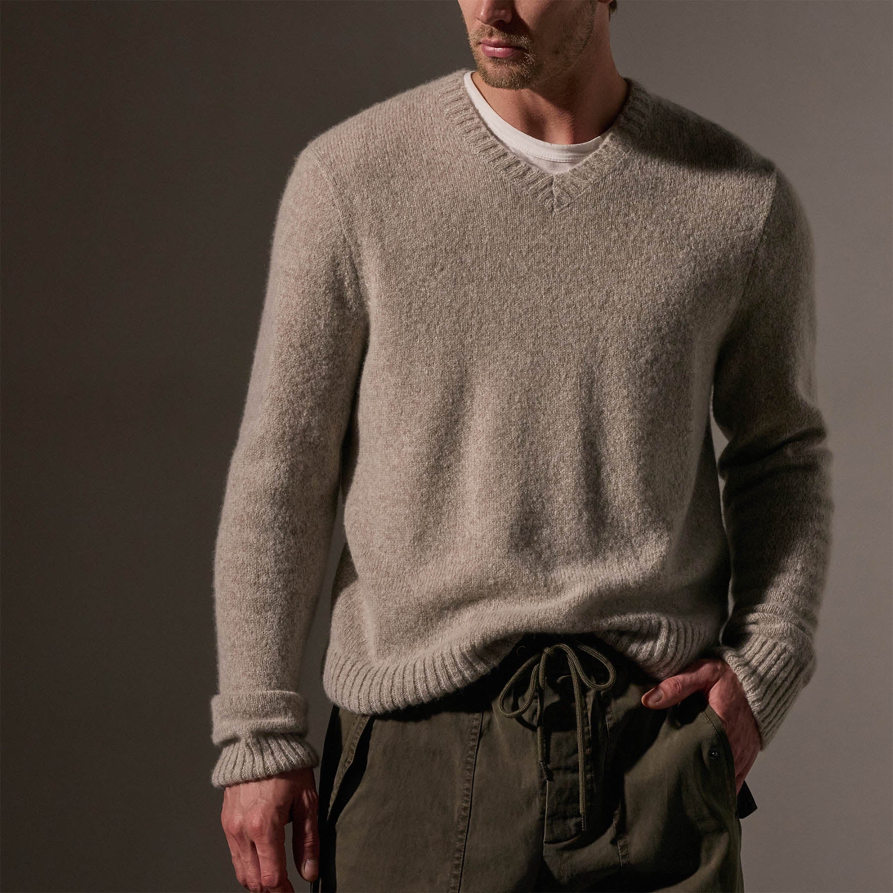 Lightweight Textured Cashmere VinNeck in Hazel | James Perse Los Angeles