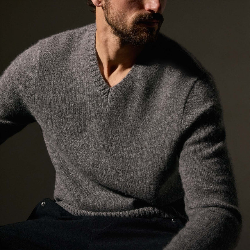 Lightweight Textured Cashmere VinNeck in Thunder | James Perse Los Angeles