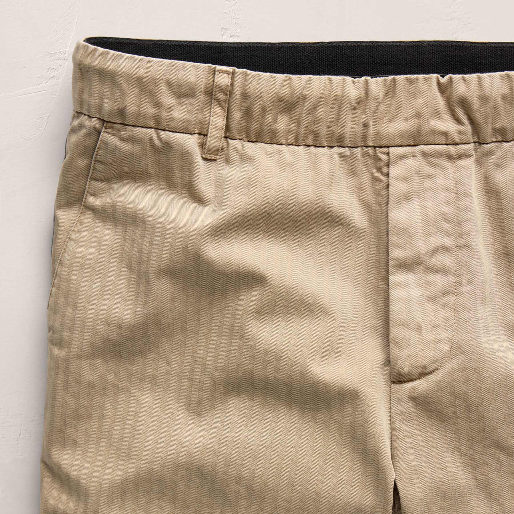 Herringbone Surplus Short in Light Khaki Pigment | James Perse Los Angeles