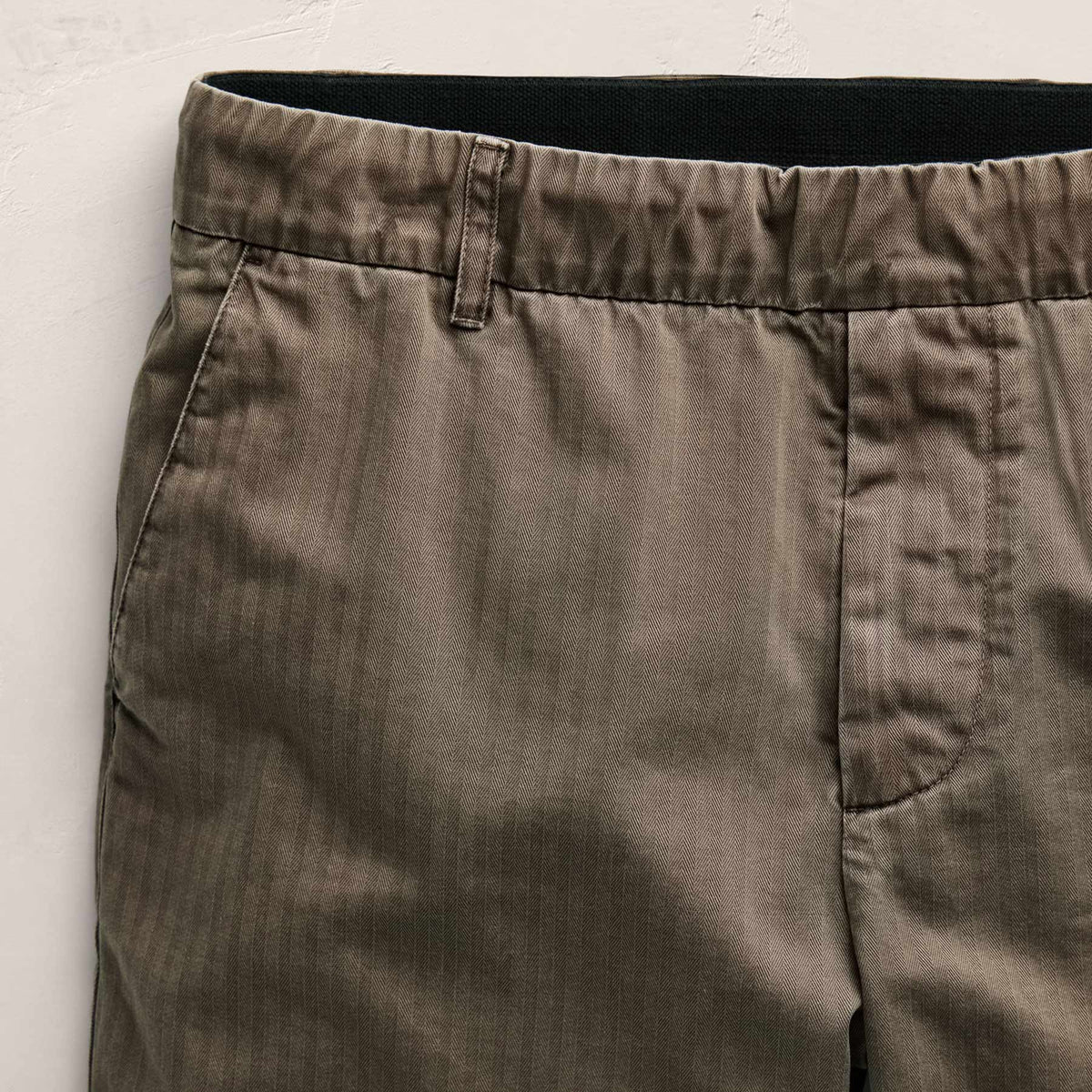 Herringbone Surplus Short in Light Olive Pigment | James Perse Los Angeles