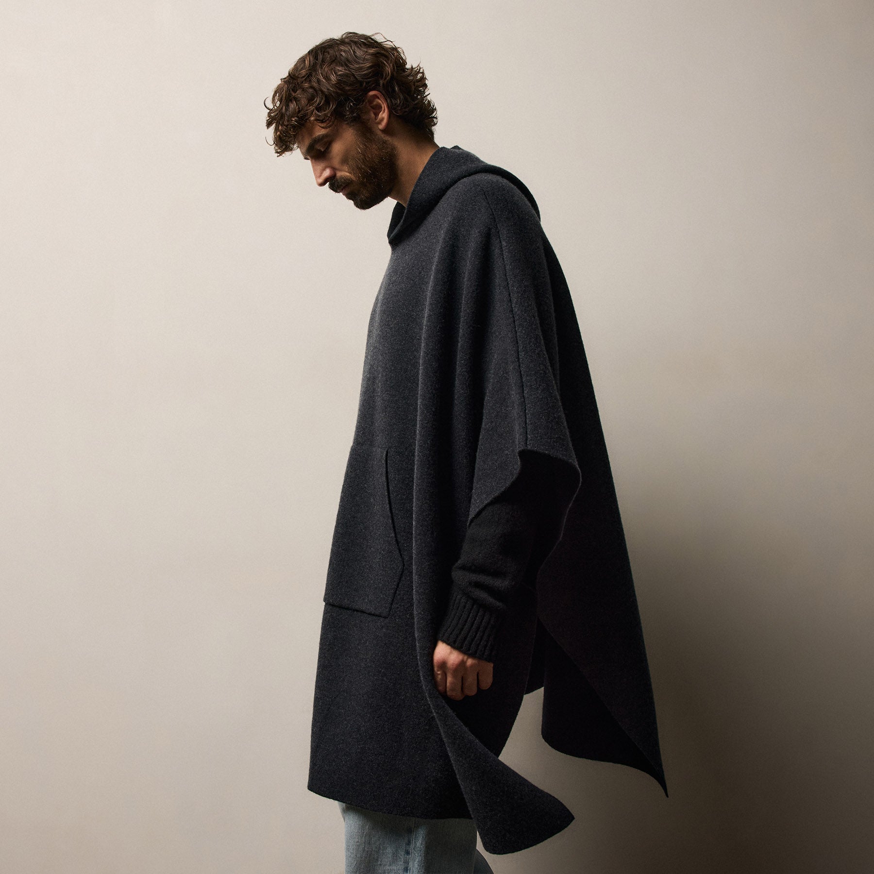 Hooded Poncho in Coal/Black | James Perse Los Angeles / Mens