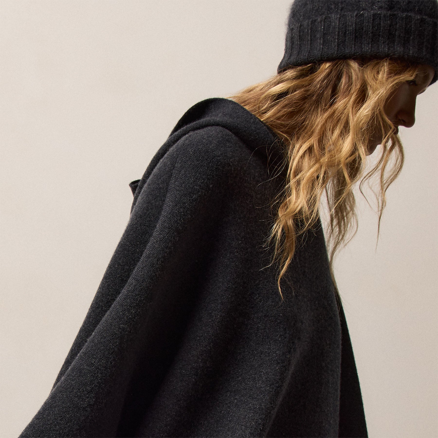 Hooded Poncho - Coal/Black | James Perse Los Angeles
