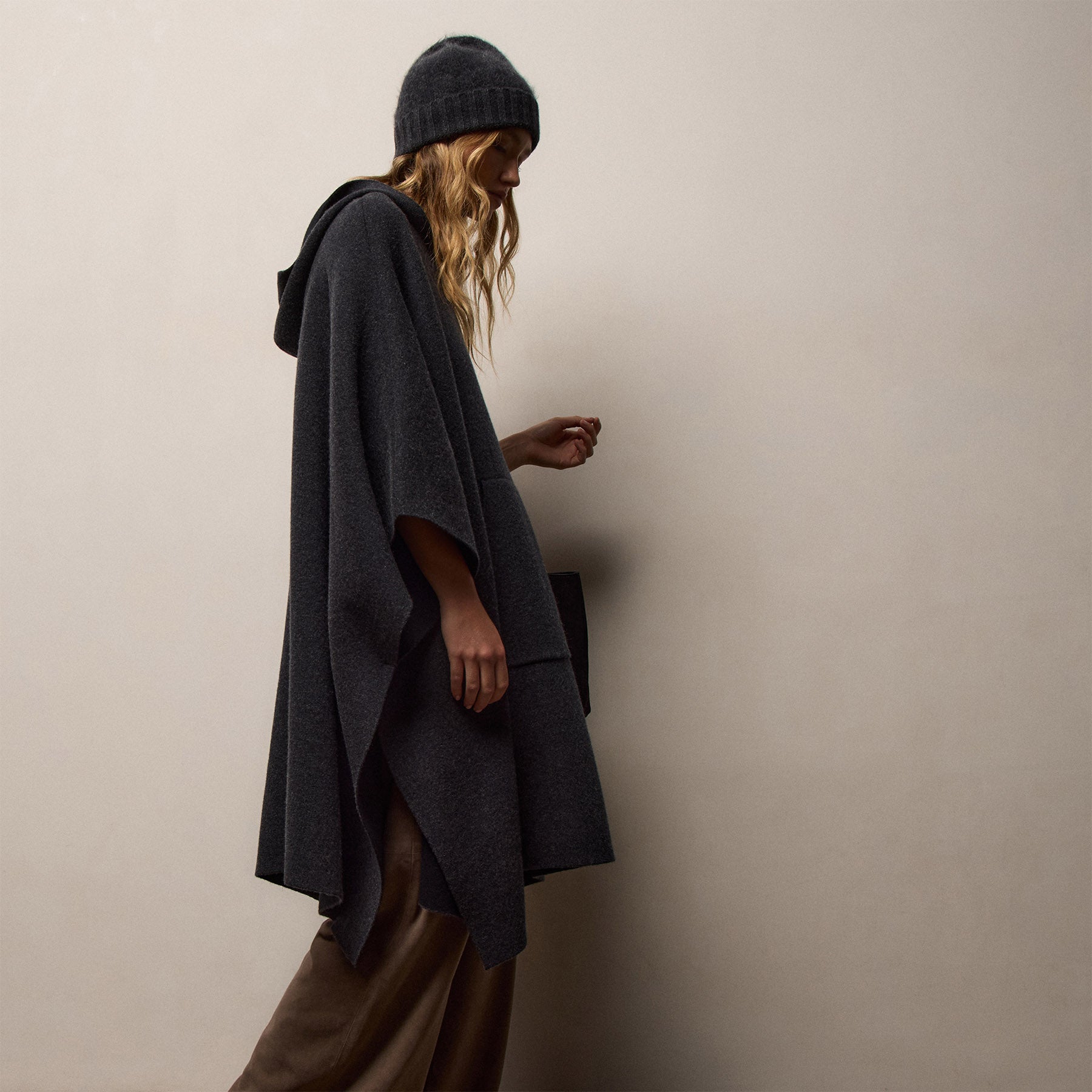 Hooded Poncho - Coal/Black | James Perse Los Angeles