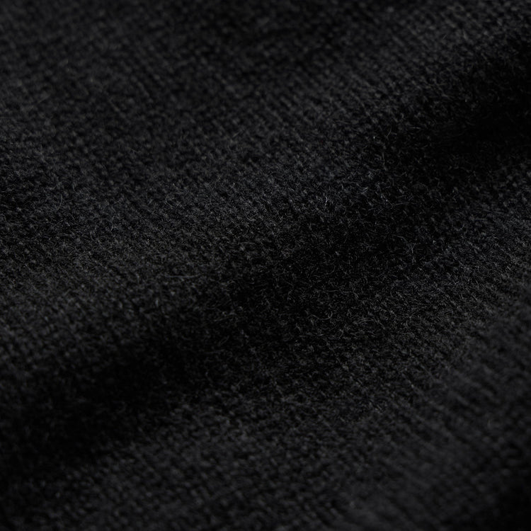 Soft Featherweight Cashmere V Neck in Black | James Perse Los Angeles