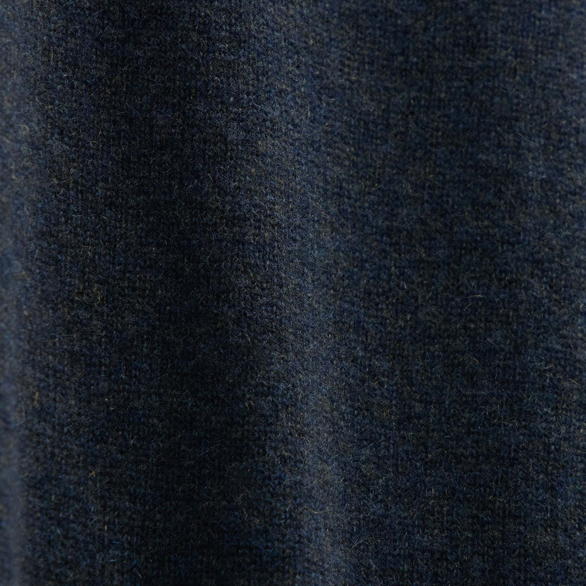 Soft Featherweight Cashmere V Neck in Coal | James Perse Los Angeles