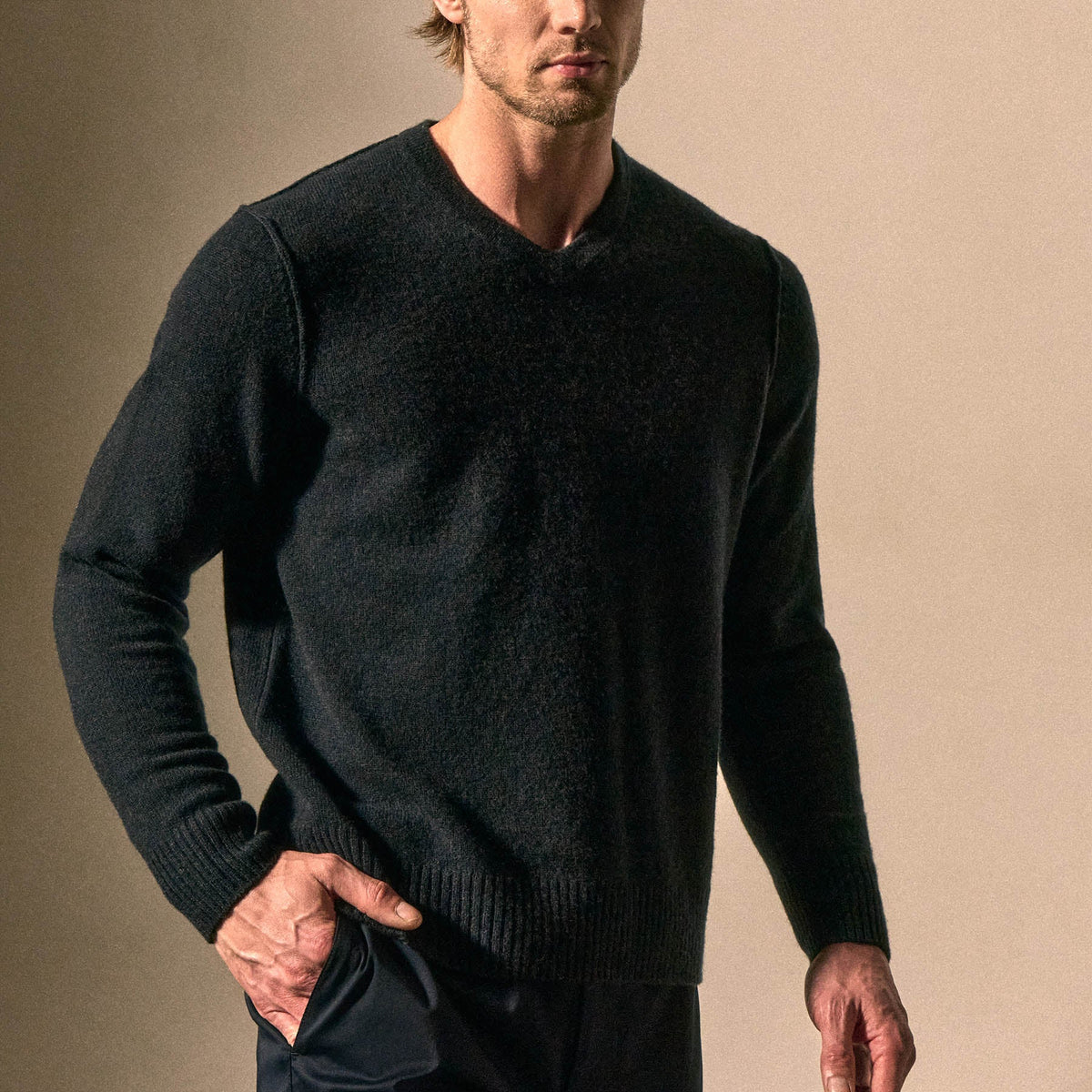 Soft Featherweight Cashmere V Neck in Coal | James Perse Los Angeles