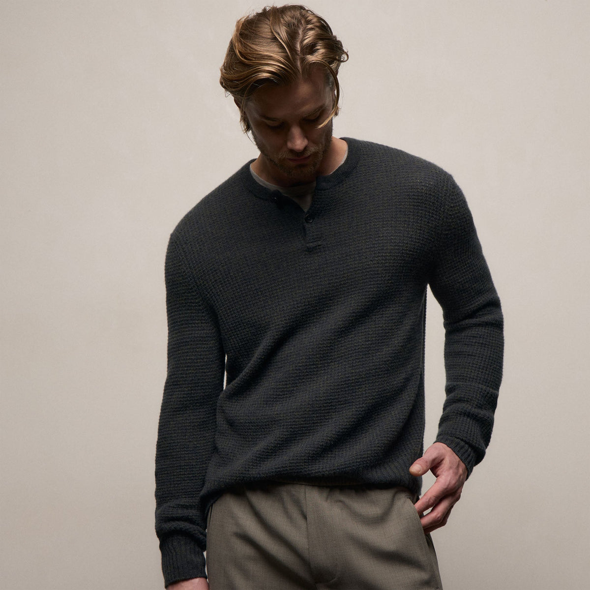 Soft Featherweight Cashmere Waffle Henley in Coal | James Perse Los Angeles