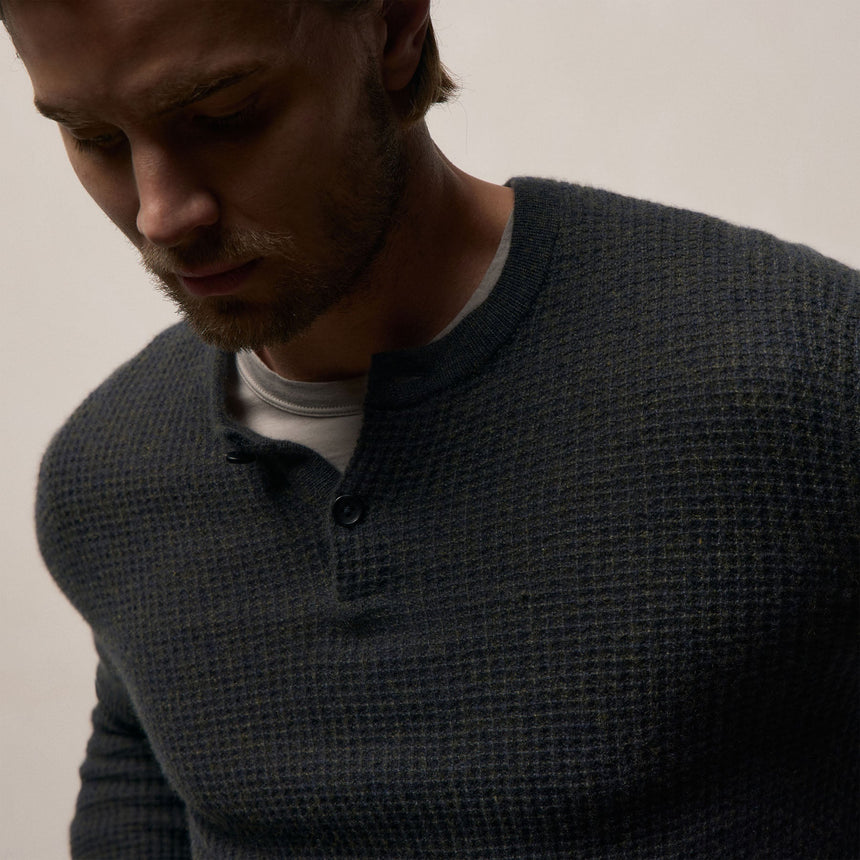 Soft Featherweight Cashmere Waffle Henley in Coal | James Perse Los Angeles