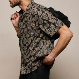 Palm Printed Shirt in Black/Stone Pigment | James Perse Los Angeles