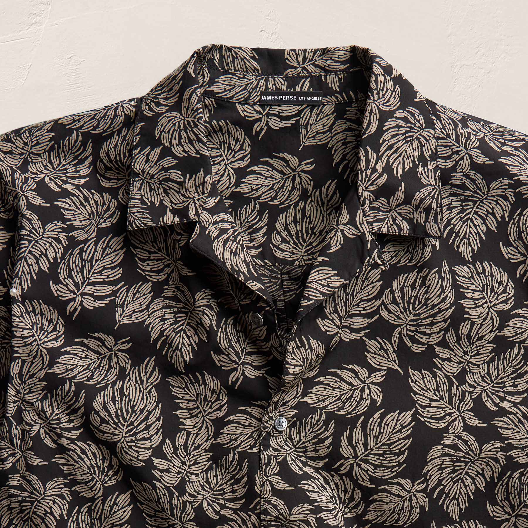 Palm Printed Shirt in Black/Stone Pigment | James Perse Los Angeles