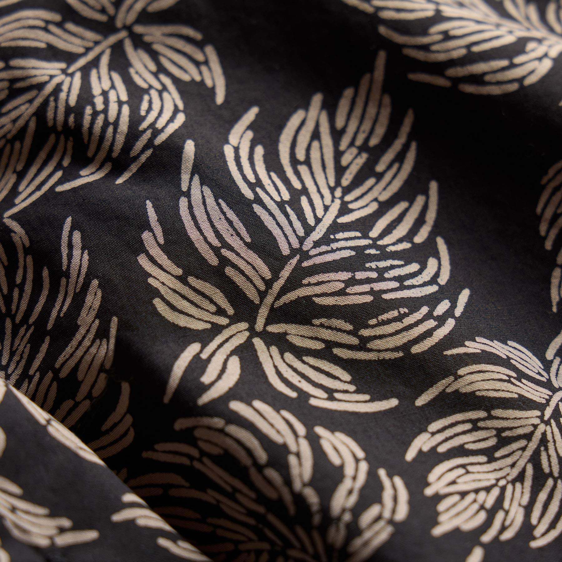 Palm Printed Shirt in Black/Stone Pigment | James Perse Los Angeles