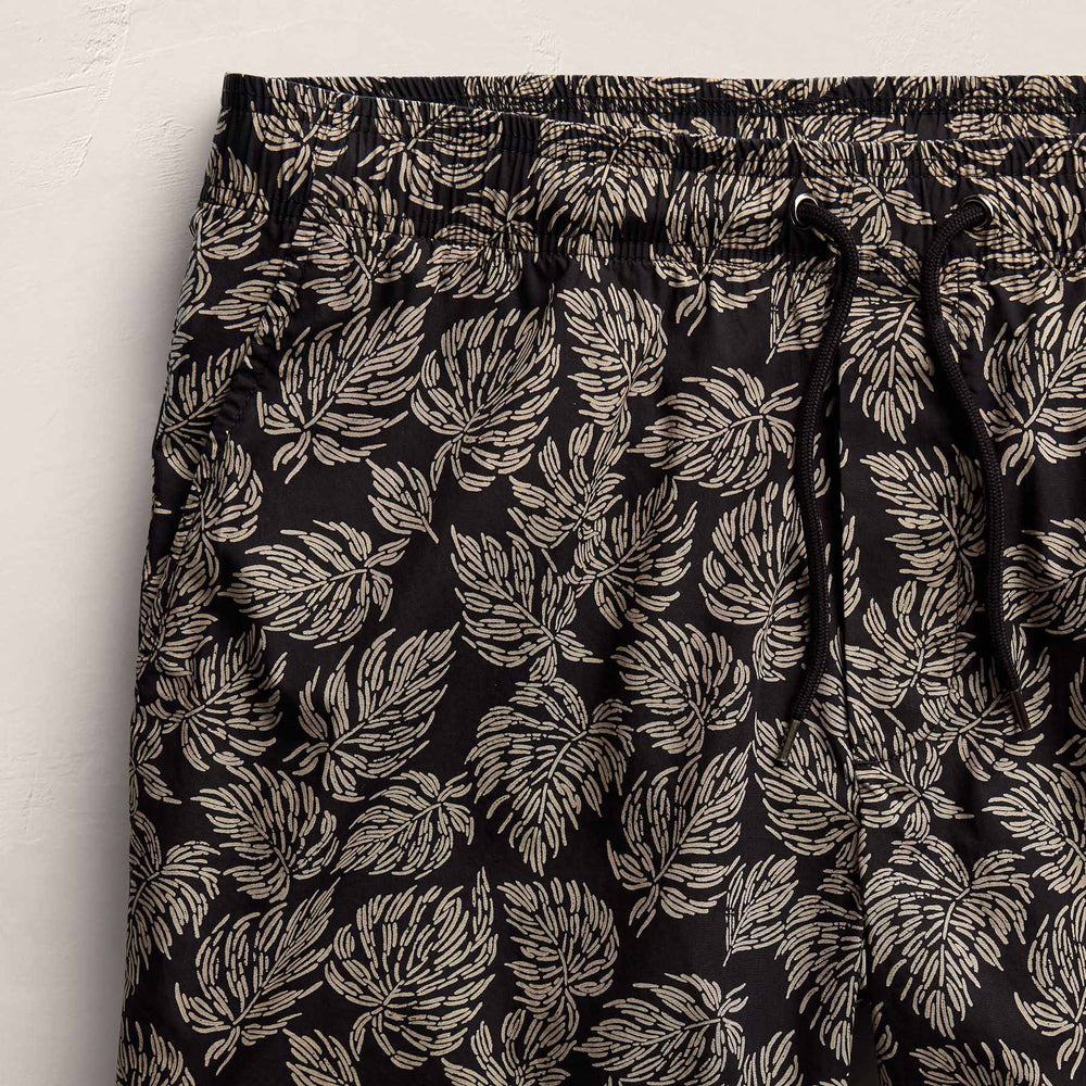 Palm Printed Short in Black/Stone Pigment | James Perse Los Angeles