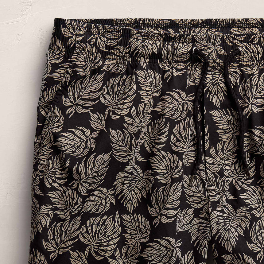 Palm Printed Short in Black/Stone Pigment | James Perse Los Angeles