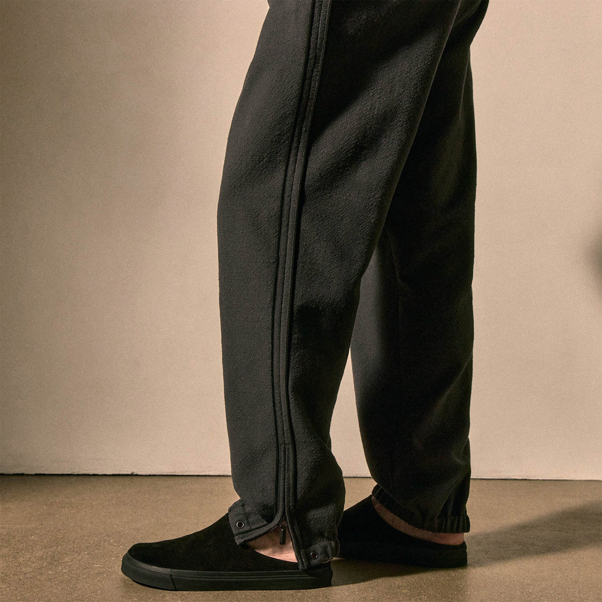 Men's Suede Clog in Black | James Perse Los Angeles