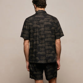 Palm Printed Shirt in Black/Light Olive Pigment | James Perse Los Angeles