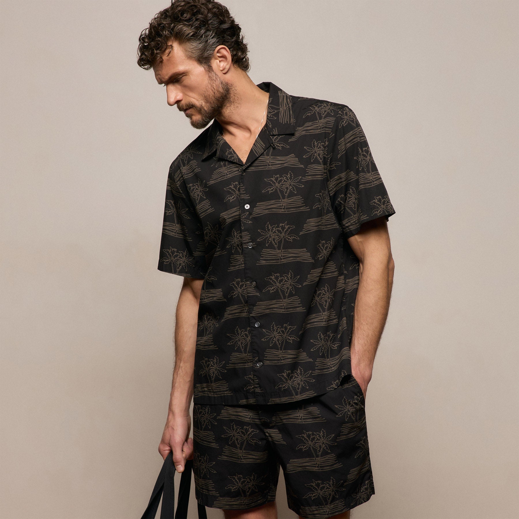 Palm Printed Shirt in Black/Light Olive Pigment | James Perse Los Angeles
