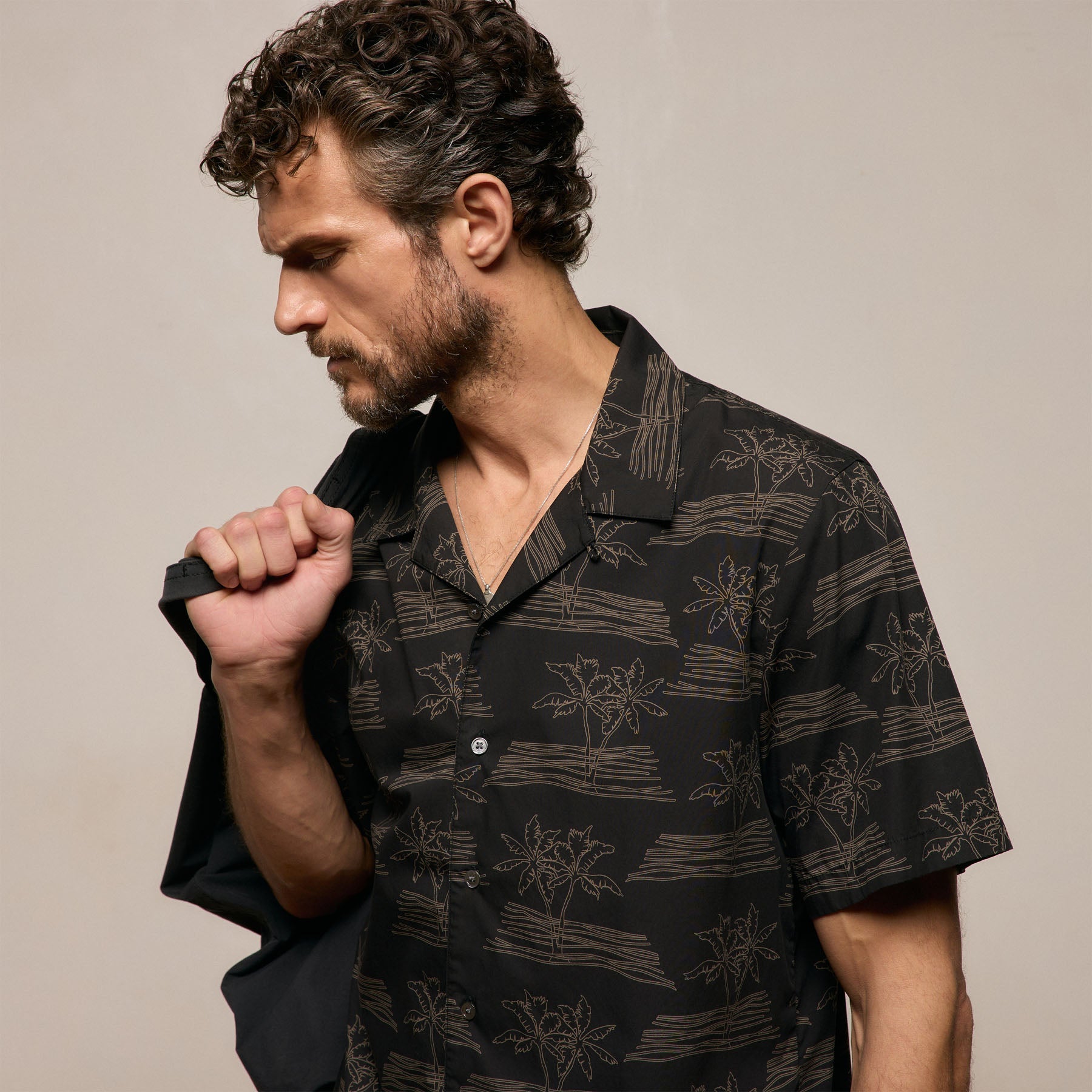 Palm Printed Shirt in Black/Light Olive Pigment | James Perse Los Angeles