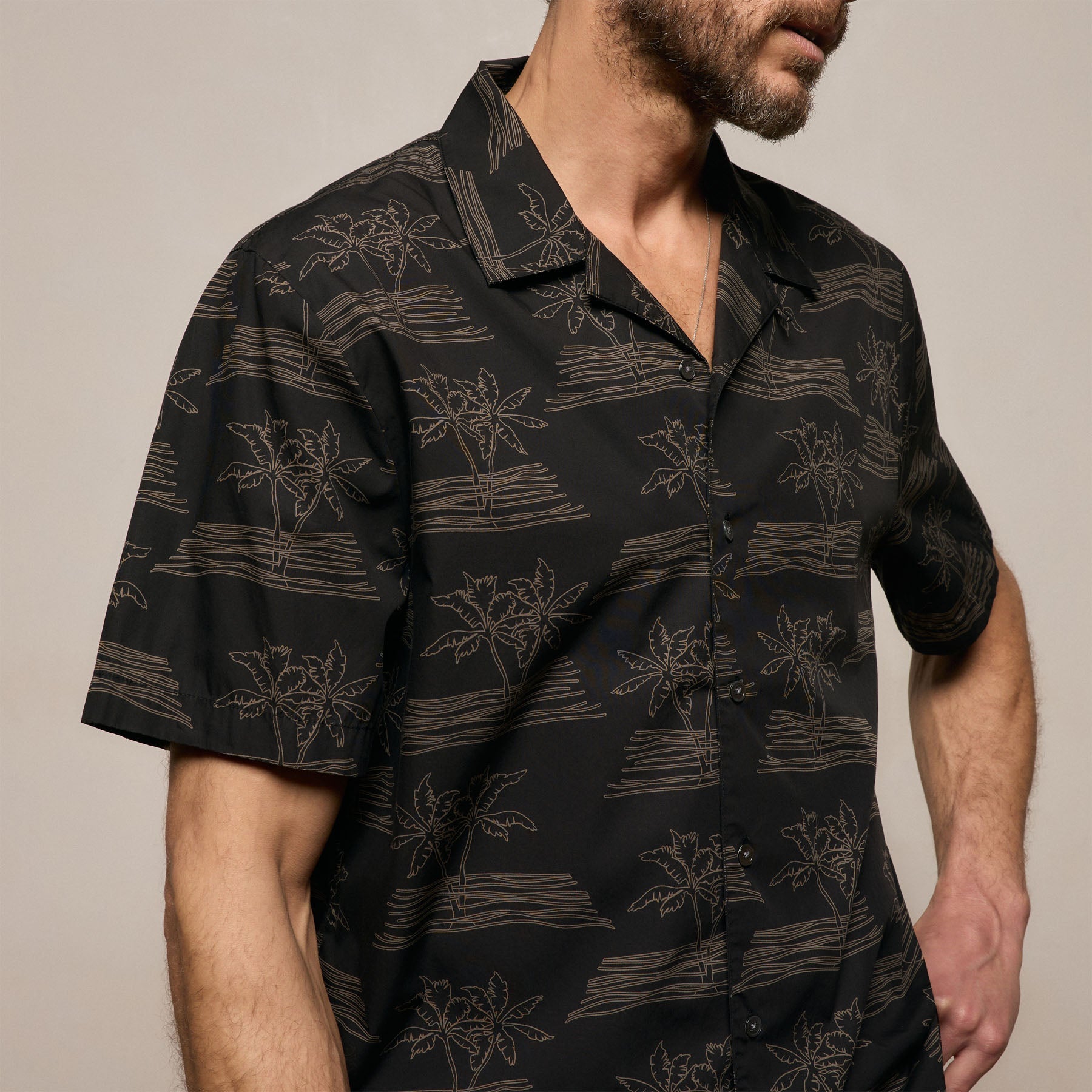 Palm Printed Shirt in Black/Light Olive Pigment | James Perse Los Angeles