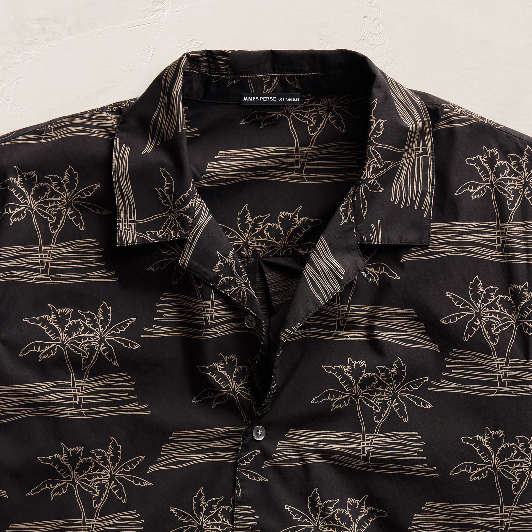 Palm Printed Shirt in Black/Light Olive Pigment | James Perse Los Angeles