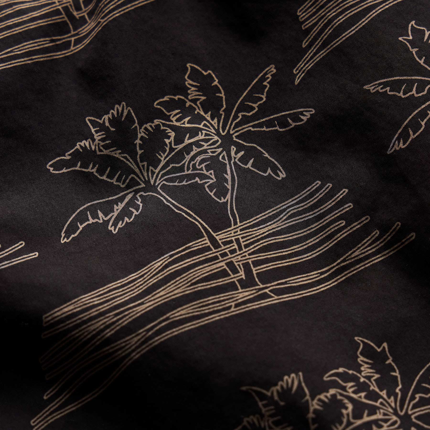 Palm Printed Short in Black/Light Olive Pigment | James Perse Los Angeles