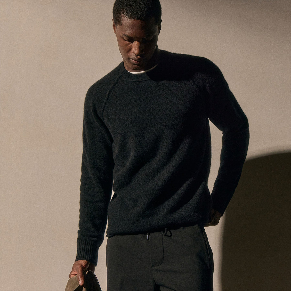 Recycled Cashmere Raglan Crew in Black | James Perse Los Angeles
