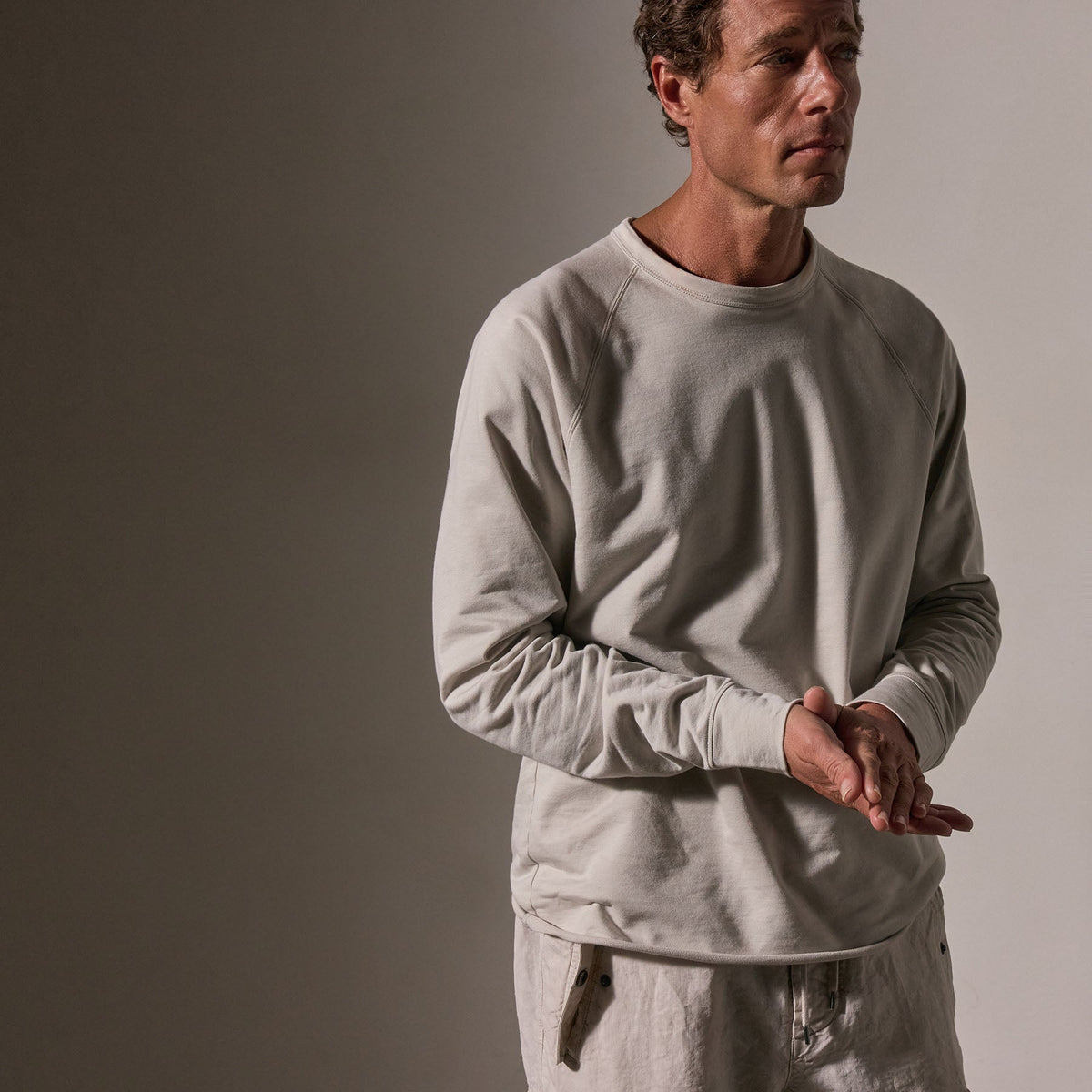 Fine French Terry Raglan Crew in Salt | James Perse Los Angeles