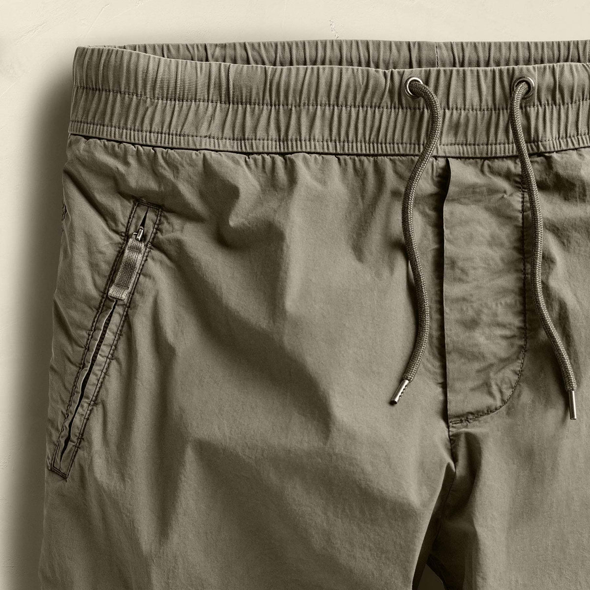 Parachute Poplin Cargo in Birch Pigment | James Perse Los Angeles