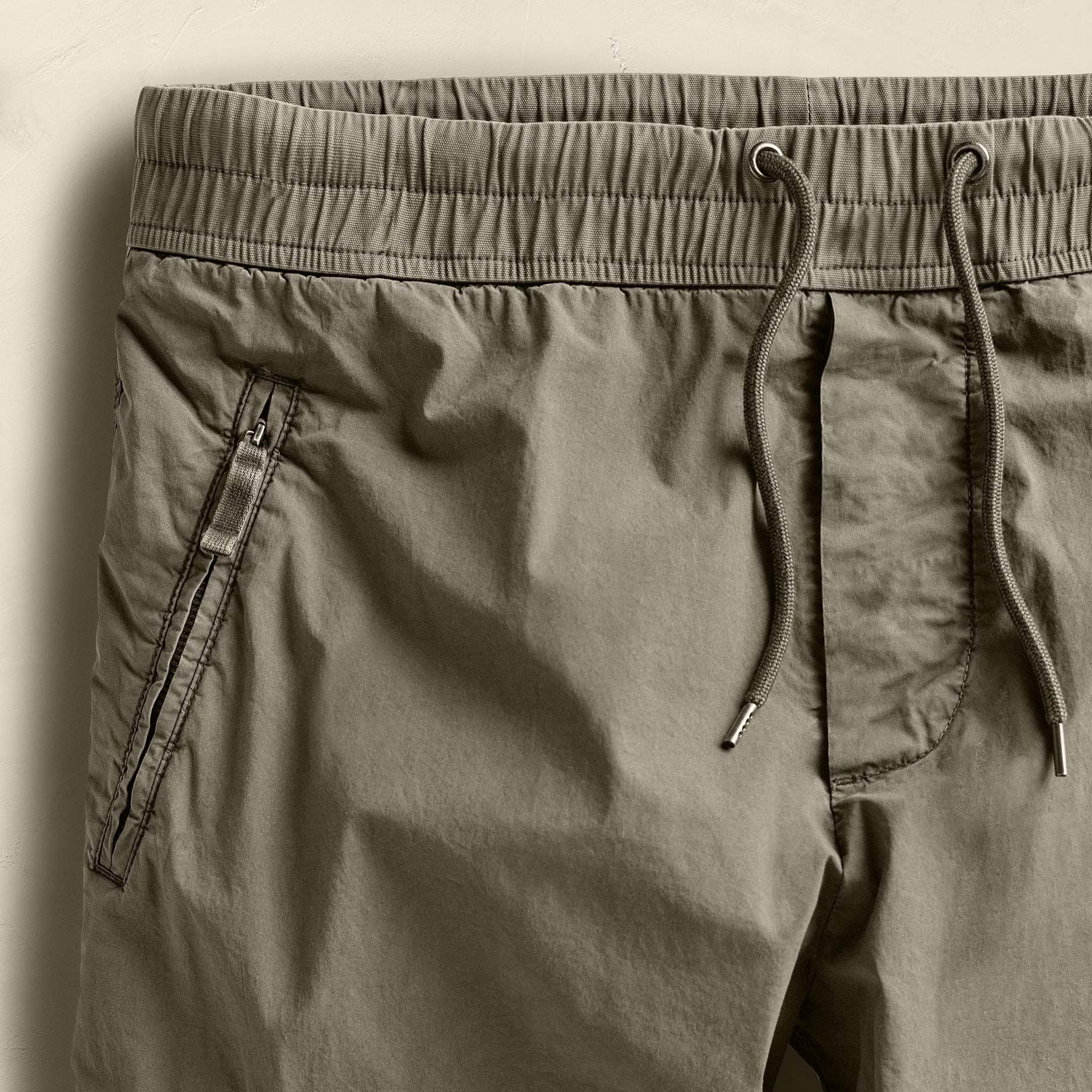 Parachute Poplin Cargo in Birch Pigment | James Perse Los Angeles