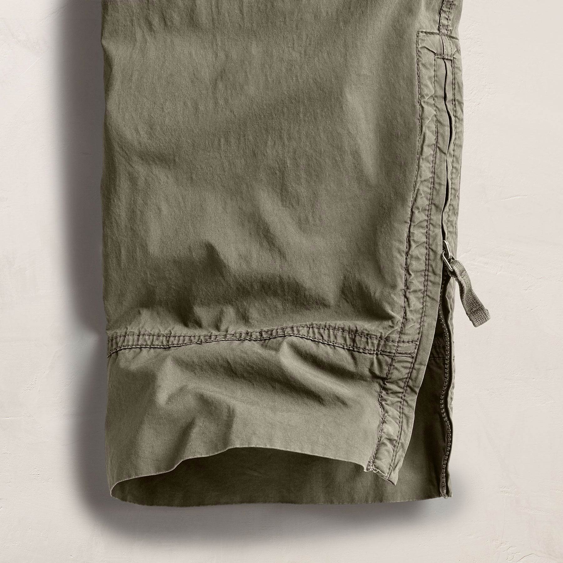 Parachute Poplin Cargo in Birch Pigment | James Perse Los Angeles