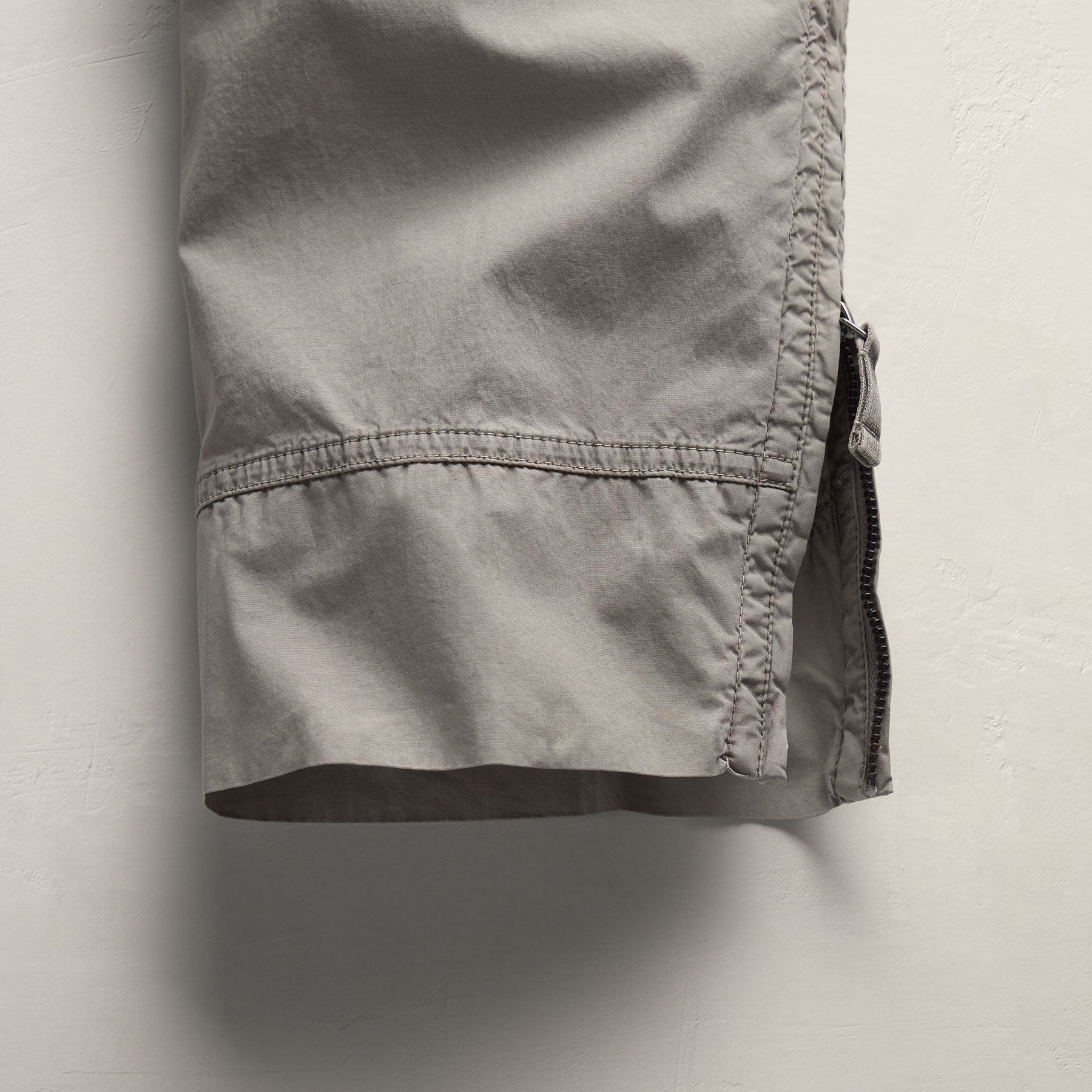 Parachute Poplin Cargo in Fog Pigment | James Perse Los Angeles