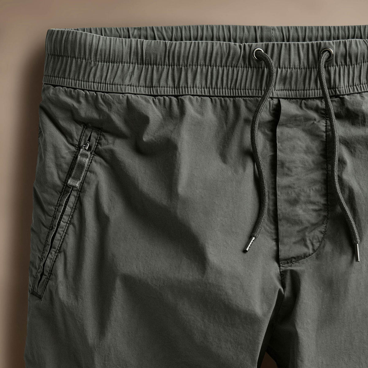 Strtch Spm Ppln Zp Pocket Crg in Granite Pigment | James Perse Los Angeles