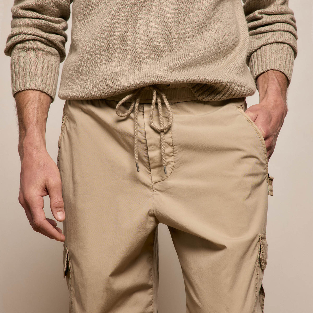 Parachute Poplin Cargo in Light Khaki Pigment | James Perse Los Angeles