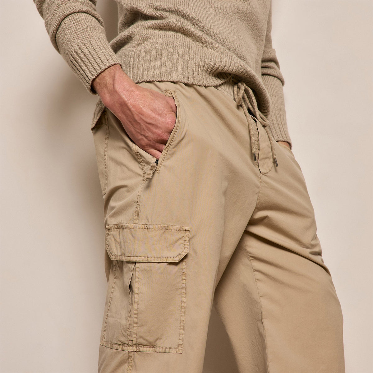 Parachute Poplin Cargo in Light Khaki Pigment | James Perse Los Angeles