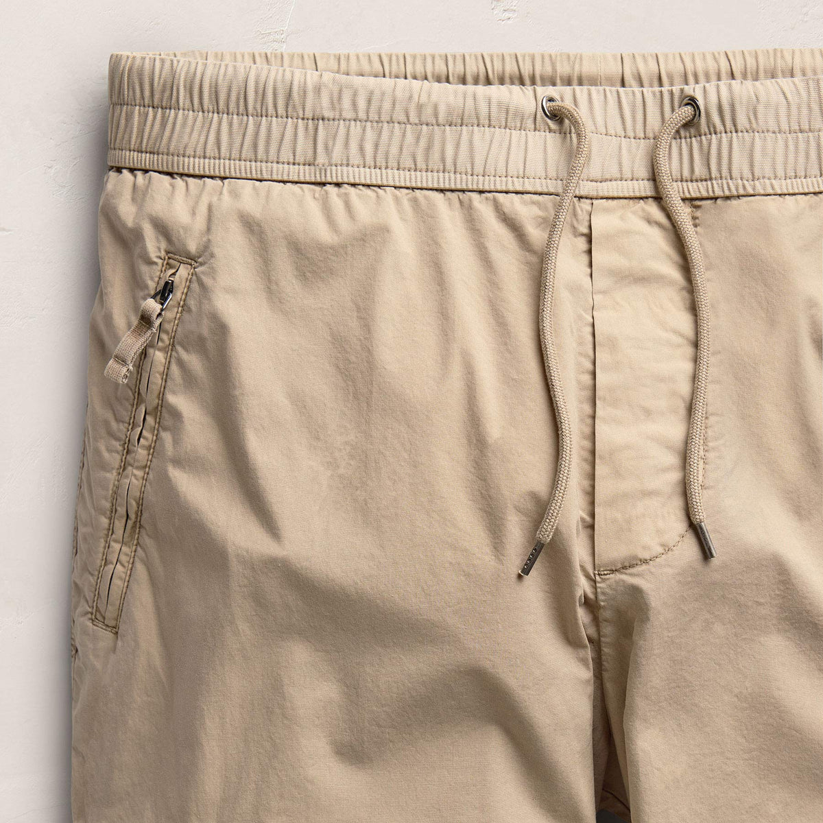 Parachute Poplin Cargo in Light Khaki Pigment | James Perse Los Angeles