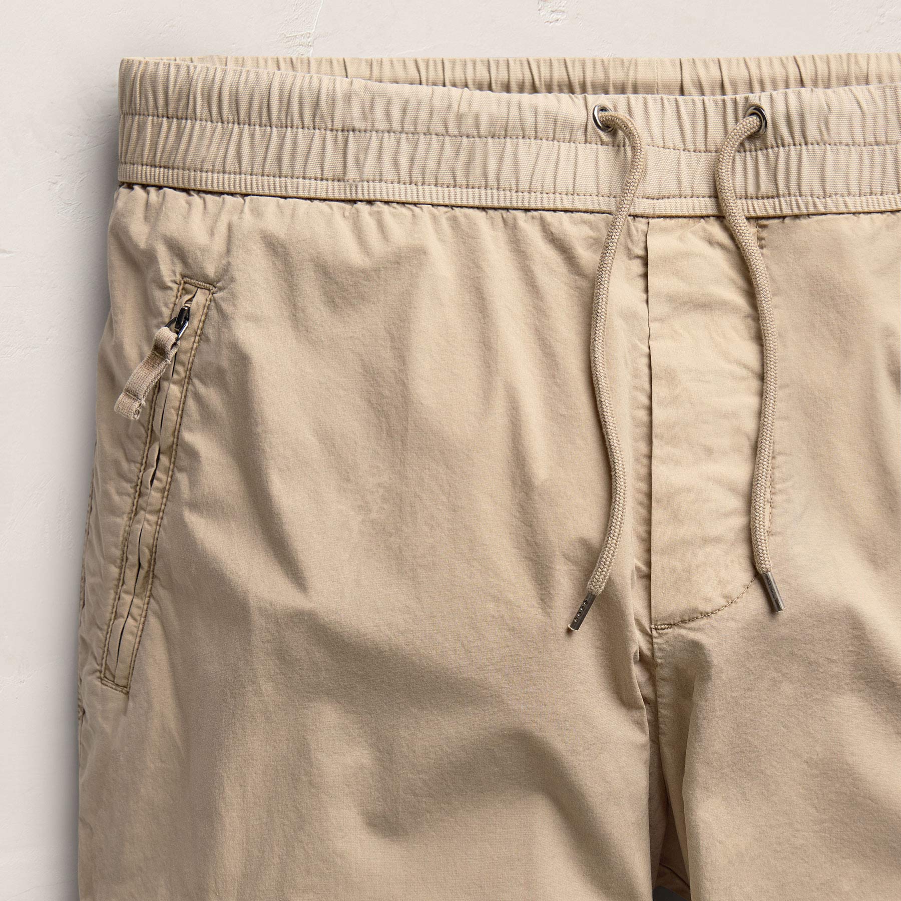 Parachute Poplin Cargo in Light Khaki Pigment | James Perse Los Angeles