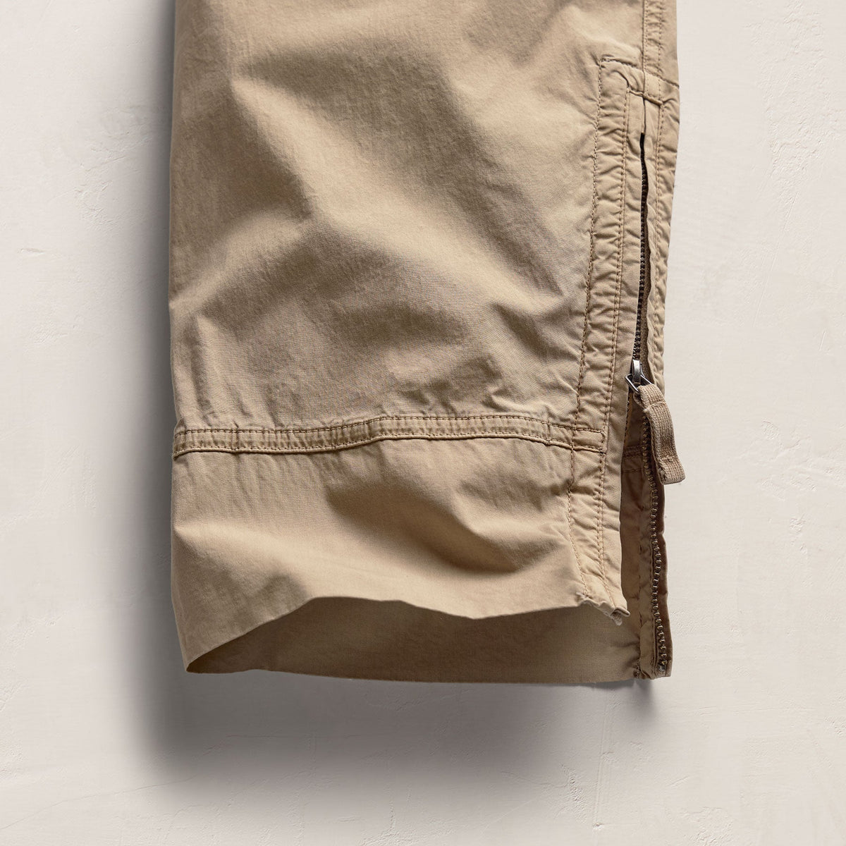 Parachute Poplin Cargo in Light Khaki Pigment | James Perse Los Angeles